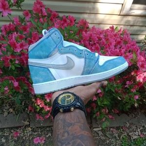 Jordan 1 Hyper Royals